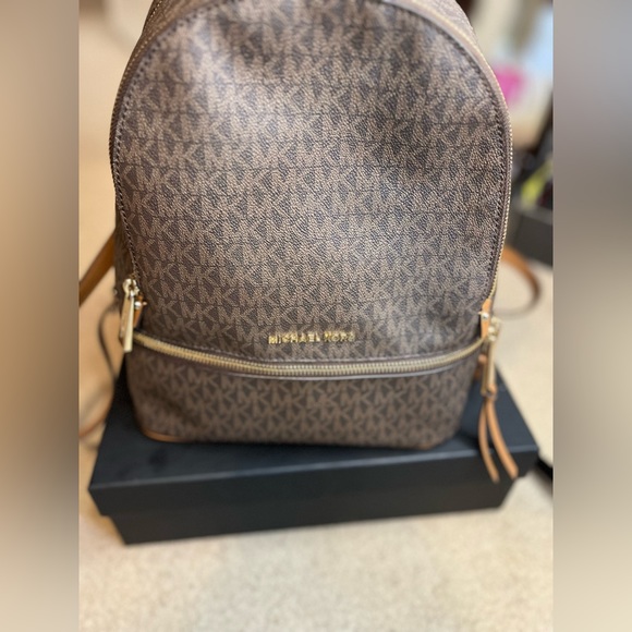 Michael Kors NWOT never used mini backpack, one size, brown - Picture 7 of 10